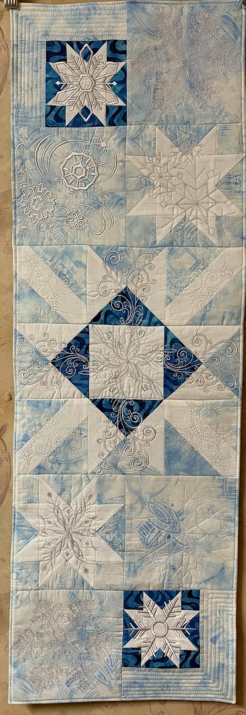 Snowflake Table Runner pattern | MerryMayhem.com